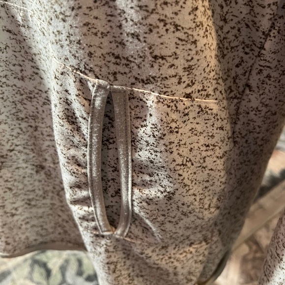 Yellowstone Dutton Ranch Hoodie NWOT LADIES LG - Picture 5 of 5